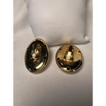 Vintage quiet luxury regal oval gold toned clip on earrings Photo 3