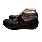 Clarks  Soft Cushion Black Leather Mary Jane Shoes Elastic Flat Size 6.5 Gum Sole Photo 5
