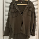 Boutique Khaki distressed graphic shirt Green Size M Photo 0