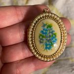 Vintage Avon Blue & White Floral Locket Pearl Trim Gold cottagecore grandmacore Photo 5