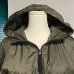BB Dakota army green raincoat with hood pockets and multiple cinch areas S/XS Photo 1