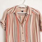 Universal Threads NWOT Short Sleeve Button Up Photo 3