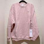 Alo Yoga NWT Accolade Crew Neck Pullover Sweatshirt Pink Quartz Size M SOLD OUT Photo 4