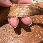 OLUKAI Paniolo Women's Premium Leather flip flop sandals size 38.5 Tan Photo 8