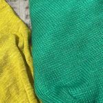 Listicle women’s long sleeve button back top in VGUC. Photo 2