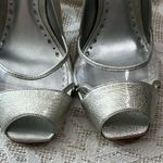 BCBGirls  Silver Crackle Patent Leather Rhinestone Buckle Peep Toe Pumps Size 9.5 Photo 4