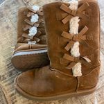 Koolaburra by Ugg Size 5 womens  bow boots Photo 3
