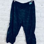 Spyder Active Women's Capri camu Size XL new Photo 0