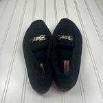 Juicy Couture Womenโs Black Fuzzy Moccasin Slippers Size 8 Comfort Loafers Photo 4