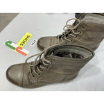 Guess Womans  Combat Boots 8.5 M Taupe Lace Up Studs/zipper Accent Lug Heel Photo 2