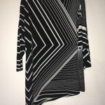Alfani  Blouse Black & White Chevron Asymmetrical Hem Top Sz 2X EUC Professional Photo 4