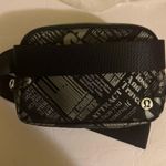 Lululemon Athletica Everywhere Belt Bag 1L
Manifesto Print color black & silver Photo 0