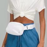 Lululemon White Everywhere Belt Bag. Photo 1
