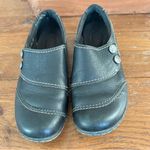 Clarks Ashland Alpine Black Button Bendable Leather Women’s Loafer 7M Photo 1
