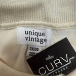 Unique Vintage Ivory Keyhole Heart Sweater - Size 20 Photo 3