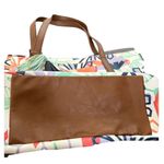 Relic  Oh Happy Day Daisy Tote Bag Purse Hangbag White with Floral Medium Size Photo 2