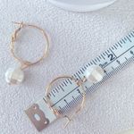 Gold hoops + pearl Photo 2