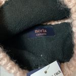 Norla Canada pink wool Pom Pom hat Photo 4