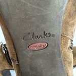Clarks  Women 8.5 Brown Suede Ankle Boots Side Zip Block Heel Casual Dress Shoes Photo 8