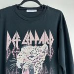 Daydreamer  Def Leppard Womens Small Long Sleeve Graphic Tiger Tour Band Tee Photo 3