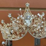 Elegant Gold Tiara with Crystal Accents Photo 1