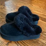 UGG Slippers Photo 0