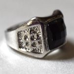 Source Unknown Graphic Etched Silver Tone Metal Band Black Square Beveled Stone Size 10.5 Ring Photo 2