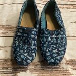 Toms CHEVRON PATTERN STITCHED LOGO HEEL TAB CANVAS SLIP ON SHOES Photo 1