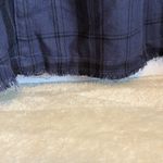 SIGNORELLI… BLUE AND BLACK SOFT LONG SLEEP BUTTON DOWN TOP RAW HEM AT BOTTOM Size M Photo 6