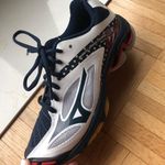 Mizuno  volleyball shoes Photo 0