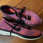Nike  fly knit shoes size 8.5 Photo 0