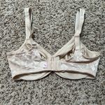 Wacoal  Floral Lace Bra Cream size 32D Photo 2