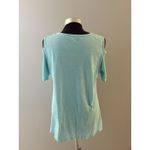 Jess & Jane Daisy Top Size M Blue Cold Shoulder Floral Asymmetrical Bumblebee Size M Photo 3