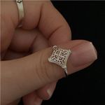 Boutique NEW 14k White Gold Plated Cut Out Filigree Hollow Flower Ring,‎ Size 7 Photo 2