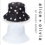 Alice + Olivia NWT Reversible Bucket Hat Daisys & White 90s, Y2K Photo 1