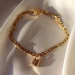 Boutique Gold Lock And Toggle Anklet  Photo 0