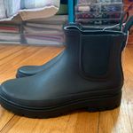 Universal Threads Rain Boots Photo 0