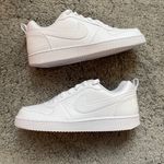 Nike White Shoes Size 7.5 Photo 0