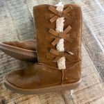 Koolaburra by Ugg Size 5 womens  bow boots Photo 2