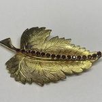 Pretty Women’s Costume Brooch Pin Gold Tone Leaf Photo 0