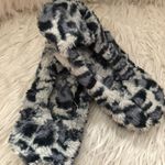 Forever 21 Cozy Fluffy Slippers, size 5-6 Photo 0