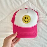 Pink smiley trucker hat Photo 0