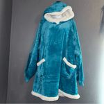 Bedsure Women’s Oversized Blanket Sweater Blue Winter Hoodie Medium Photo 3