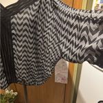 Takara  3/4 SLEEVE TOP BLACK AND WHITE CHEVRON SIZE large Photo 3