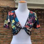 Pretty Little Thing  Cropped Knot Front Hibiscus Floral Tropical Stretch Top 6 Photo 0