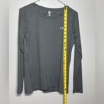 Under Armour  Women Gray Long Sleeve Athletic shirt size small Photo 4