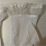 Elegant White Vintage Gloves with Lace Trim Photo 3