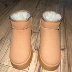 mini ultra style boots Size 9 Photo 1