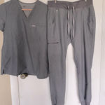 FIGS  Charcoal Gray V-Neck Scrub Set Top XS Jogger S Photo 0