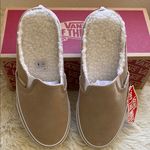 Vans NWT
Asher Women's Sherpa-Lined Suede Mules Photo 1